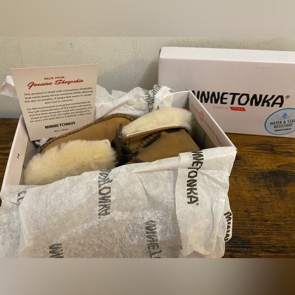 Minnetonka Baby Booties - Picture 2 of 8